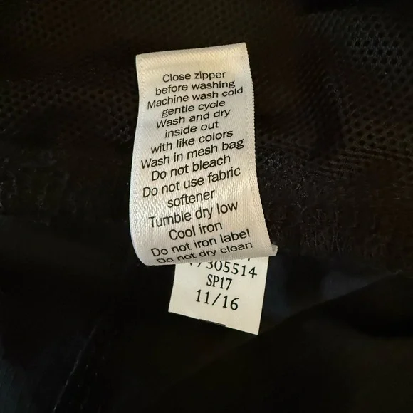 Athleta Trekkie 2.0 Shorts In Black - Picture 6 of 6